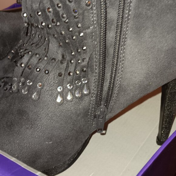 Women's booties - Picture 1 of 6